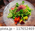 美味しそうなサラダ 117652469