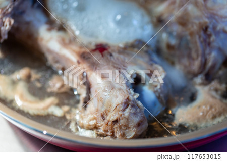 生肉の犬の餌　ゲンコツ 117653015