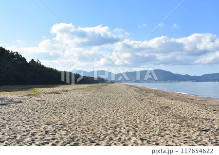 美しい砂浜 117654622