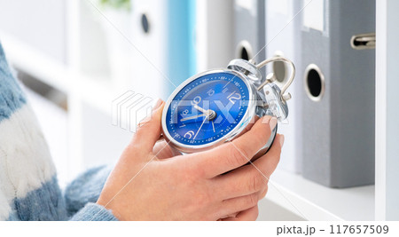 alarm clock 117657509