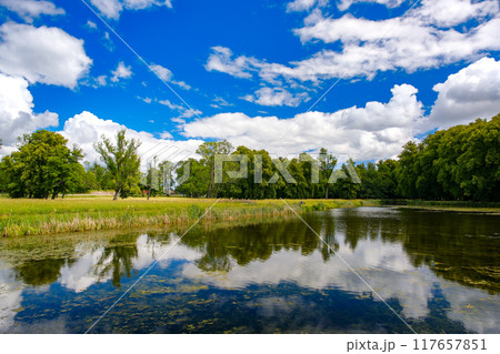 スウェーデン ストックホルム郊外 ドロットニングホルム宮殿内の公園 117657851