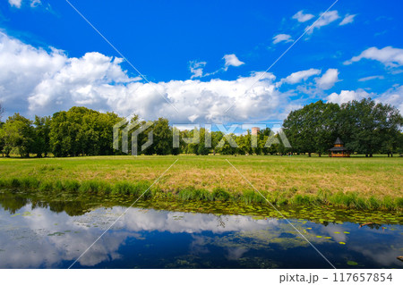 スウェーデン ストックホルム郊外 ドロットニングホルム宮殿内の公園 スウェーデン ストックホルム郊外 ドロットニングホルム宮殿内の公園 117657854