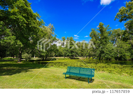 スウェーデン ストックホルム郊外 ドロットニングホルム宮殿内の公園 スウェーデン ストックホルム郊外 ドロットニングホルム宮殿内の公園 117657859