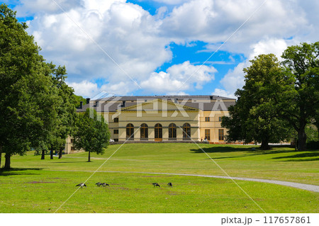 スウェーデン ストックホルム郊外 ドロットニングホルム宮廷劇場と公園 117657861