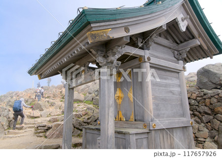 白山御前峰の白山比咩神社奥宮 白山御前峰の白山比咩神社奥宮 117657926