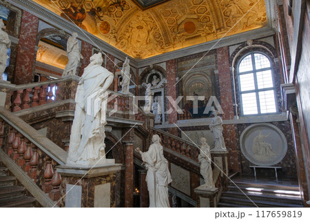 スウェーデン ドロットニングホルム宮殿 階段 117659819