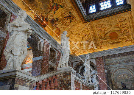 スウェーデン ドロットニングホルム宮殿 階段 117659820