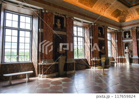 スウェーデン ドロットニングホルム宮殿 2階の広場 117659824