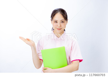 介護士 女性 介護士 女性 117660703