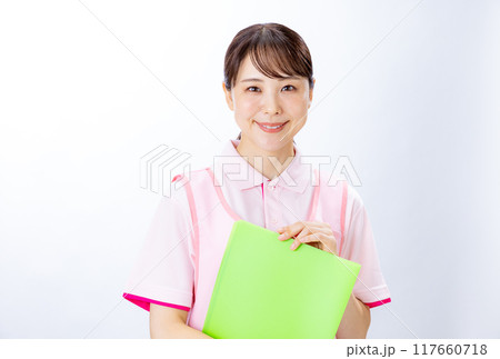 介護　スタッフ　女性 117660718