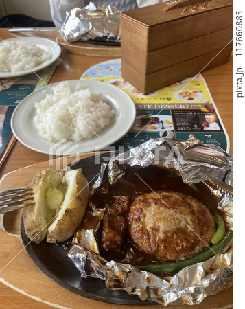 ハンバーグ_ファミレス ハンバーグ_ファミレス 117660885