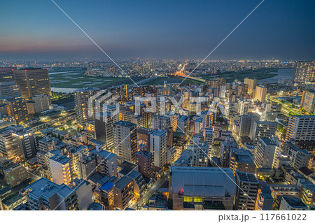[夜景]川崎市・大田区の街並み[川崎市役所本庁舎展望ロビースカイデッキ] 117661022