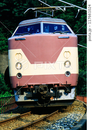 篠栗線を行く443系電車（JR西日本） 117661024