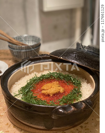 土鍋ご飯_和食_いくら_うに 117661129