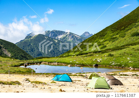 双六小屋テント場から見る笠ヶ岳 双六小屋テント場から見る笠ヶ岳 117661387