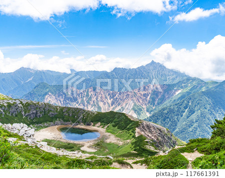 鷲羽岳山頂の鷲羽池と表銀座 鷲羽岳山頂の鷲羽池と表銀座 117661391