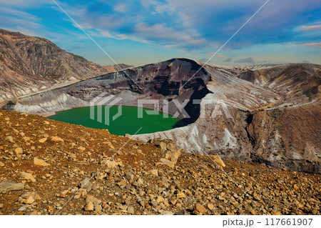 蔵王　蔵王山　お釜 　東北　山形　宮城　宮城蔵王　山形蔵王 　御釜 117661907