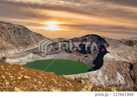 蔵王　蔵王山　お釜 　東北　山形　宮城　宮城蔵王　山形蔵王 　御釜 117661908