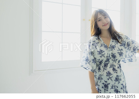 若い女性のヘアケアイメージ　 117662055