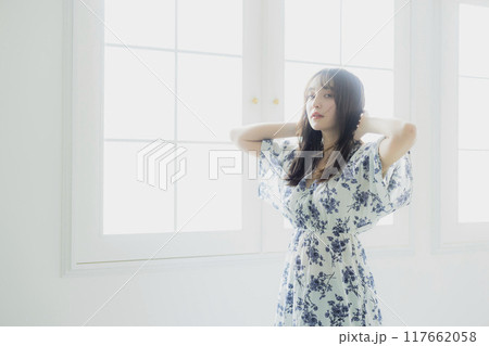 若い女性のヘアケアイメージ 若い女性のヘアケアイメージ 117662058