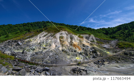玉川温泉の噴気孔からガスを吹き上げる 玉川温泉の噴気孔からガスを吹き上げる 117663494