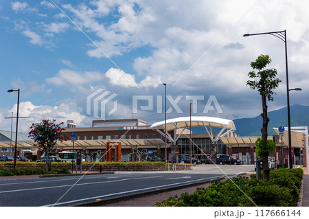 新居浜駅　JR　駅舎　外観ロングショット 117666144