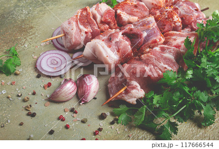 raw pork meat, on wooden skewers, pickled kebab , with spices and herbs, on the table, top view, no people, 117666544