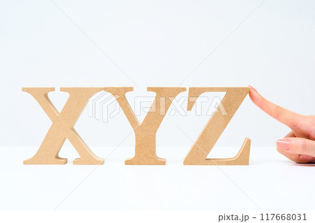 「WXY」と並べられたアルファベットの木製ブロック 「WXY」と並べられたアルファベットの木製ブロック 117668031