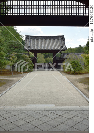 大玄関から見た薬医門 随心院 大玄関から見た薬医門 随心院 117668126