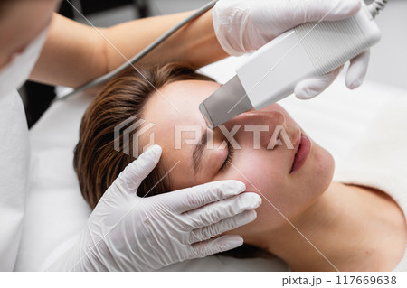 Ultrasonic cleaning of the face. Skin peeling. Ultrasonic cleaning of the face. Skin peeling. 117669638