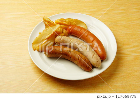 フライドポテトとフランクフルト フライドポテトとフランクフルト 117669779