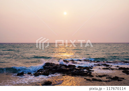 夕暮れの日本海 黄金岬 北海道 夕暮れの日本海 黄金岬 北海道 117670114