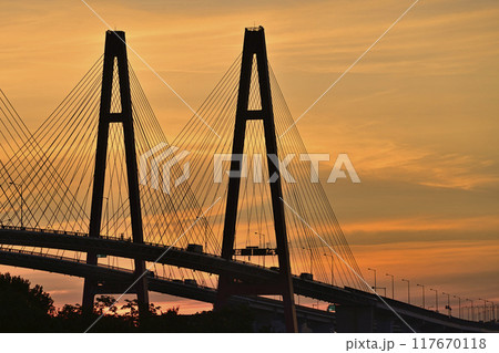 朝陽に染まる名港トリトン 朝陽に染まる名港トリトン 117670118