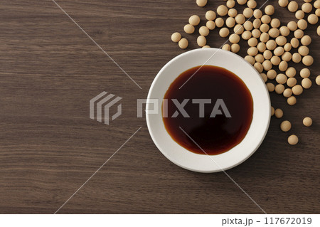 皿に注いだ醤油 皿に注いだ醤油 117672019