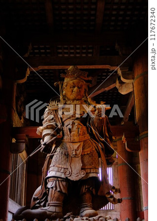 東大寺大仏殿の広目天 117672340