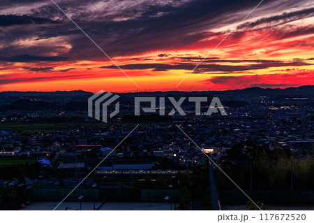 京都府最南端木津川市城山台からの夕景 夕焼けクライマックス 空一面に広がった夕焼け雲#30 京都府最南端木津川市城山台からの夕景 夕焼けクライマックス 空一面に広がった夕焼け雲#30 117672520