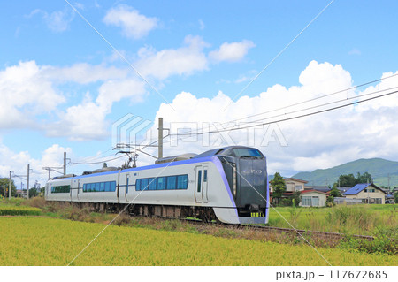 夏の大糸線　特急あずさ38号 117672685