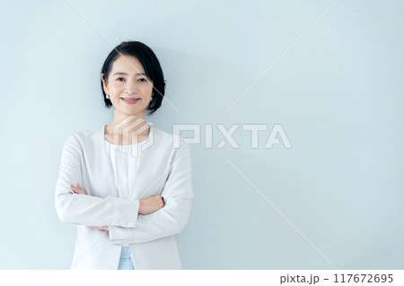 ミドル女性のポートレート ミドル女性のポートレート 117672695