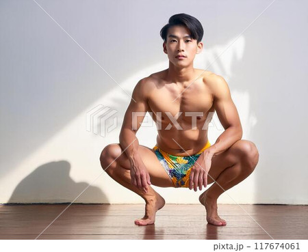 筋肉を鍛える男性 117674061