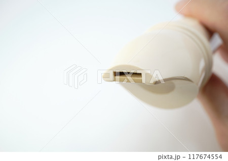 リコーダーを吹くイメージ素材 117674554