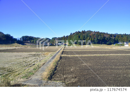 JR東日本、成田線成田駅から佐原駅までの車窓と駅風景(2022年冬) 117674574