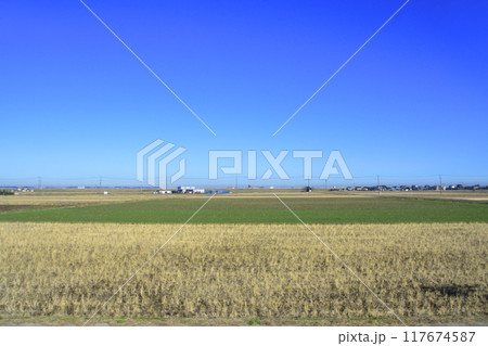 JR東日本、成田線成田駅から佐原駅までの車窓と駅風景(2022年冬) 117674587