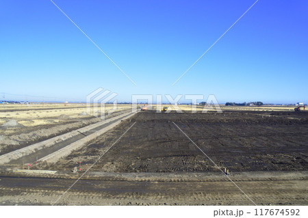 JR東日本、成田線成田駅から佐原駅までの車窓と駅風景(2022年冬) 117674592