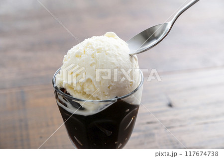 アイスクリームを添えたコーヒーゼリー アイスクリームを添えたコーヒーゼリー 117674738