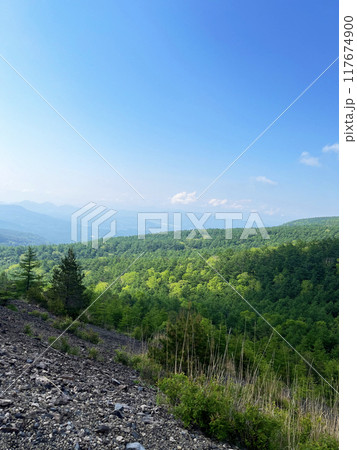 登山道から見る山の景色 117674900