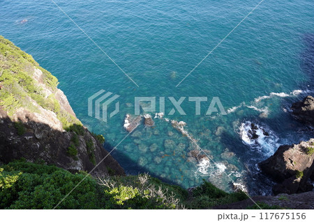 エメラルドグリーンの海 エメラルドグリーンの海 117675156