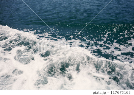 青い海 白波 青い海 白波 117675165