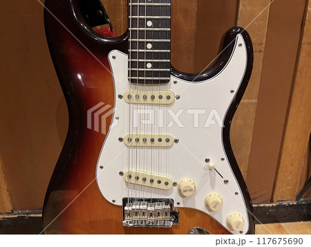 エレキギターのフレット、指板 117675690