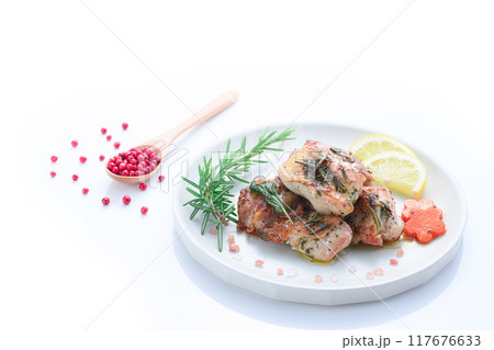 鶏もも肉の香草焼き ( ローズマリー セージ バジル ) 鶏もも肉の香草焼き ( ローズマリー セージ バジル ) 117676633