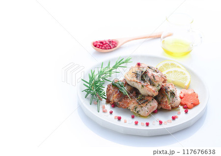 鶏もも肉の香草焼き （ ローズマリー セージ バジル ） 117676638